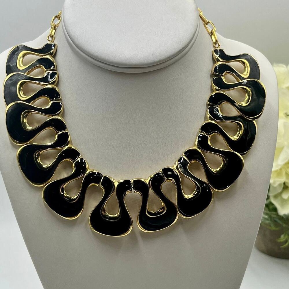 Vintage Mid Century‎ Modern
Goldtone Black Enamel Cleopatra
Collar Necklace